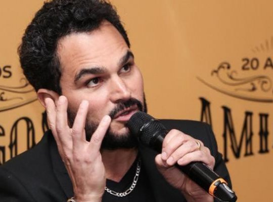 Luciano Camargo sofre acidente inusitado em show: 'Sem entender'