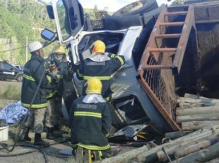Carreteiro morre em acidente na Rodovia BR-262 em Pedra Azul