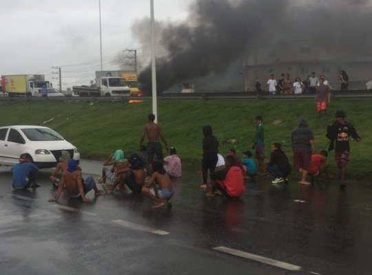 Rodovia do Contorno, em Cariacica, tem novo protesto por morte de jovem