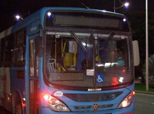 Criminosos fazem arrastão em ônibus na Serra
