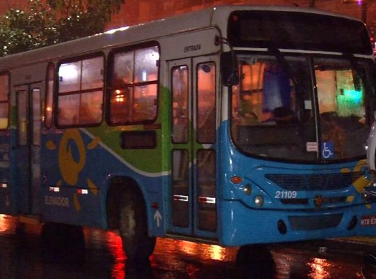 Criminosos fazem arrastão em ônibus do Transcol em Viana