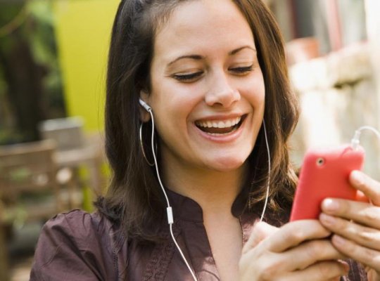 AERP lança campanha convocando ouvintes a exigirem celular com rádio