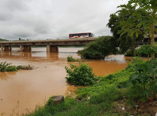 Rio Doce atinge cota de inundação em Linhares e pode chegar a 8 metros em Colatina