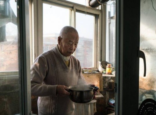 A história do avô chinês de 85 anos que pediu para ser adotado