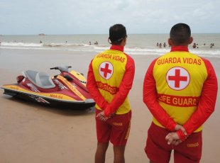 Prefeitura de Guarapari abre vagas para guarda-vidas