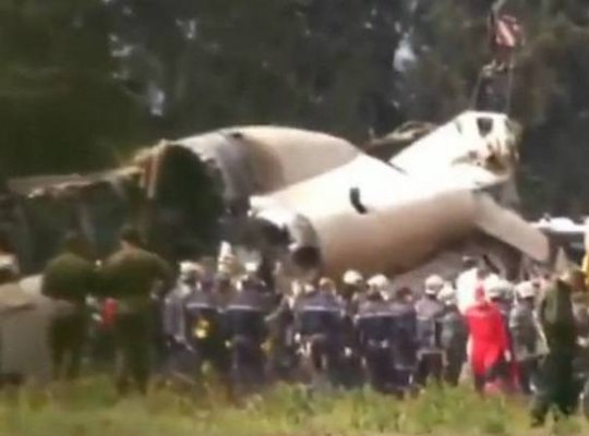 Avião militar cai na Argélia e deixa 257 mortos