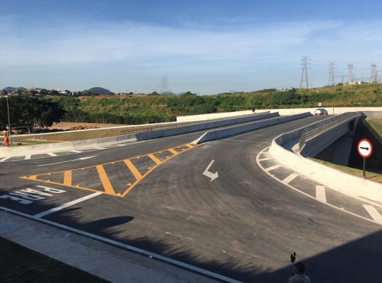 Novo viaduto da BR-101, em Viana, tem trânsito liberado