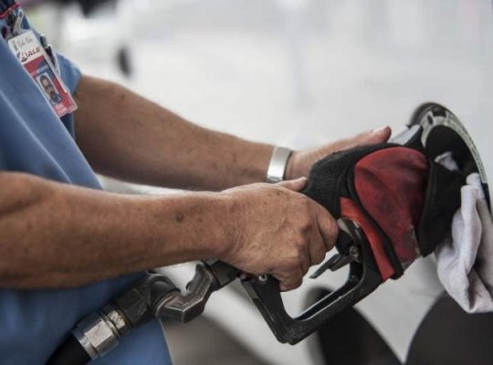 Litro da gasolina comum já é vendido acima de 5 reais em postos do ES