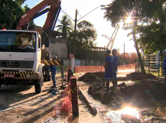 Rompimento de adutora pode deixar bairros da Grande Vitória sem água