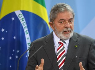 Juiz suspende nomeação de Lula como ministro