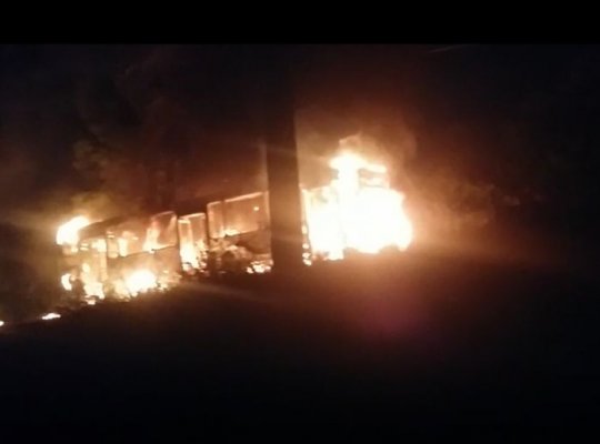 Ônibus é incendiado em Cariacica