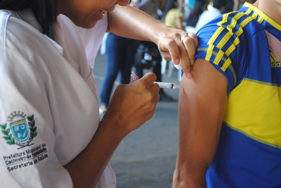 Vacina contra HPV está disponível nas unidades de saúde do Estado