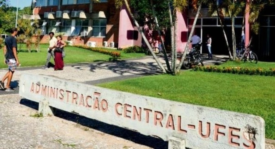 Ufes abre 18 vagas para professor com salário de até R$ 9,5 mil