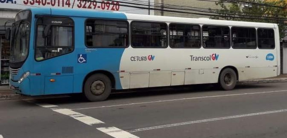 Criminosos fazem arrastão em ônibus e cerca de 30 passageiros são assaltados em Vila Velha