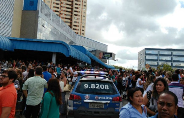 Homem-bomba ameaça explodir prédio em Salvador