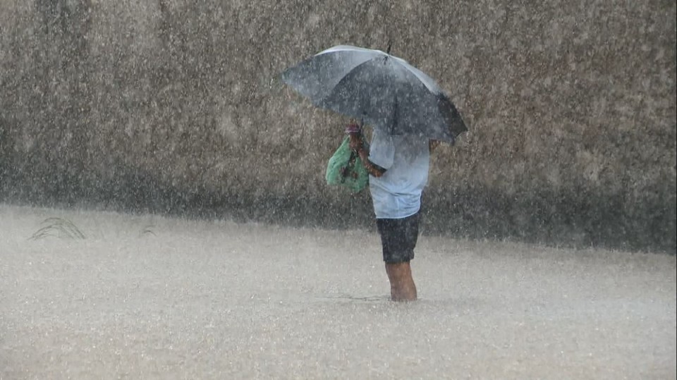 Inpe emite alerta de chuvas intensas para 37 cidades do ES