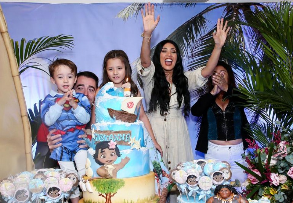 Simaria promove festa com o tema Moana para comemorar aniversário da filha