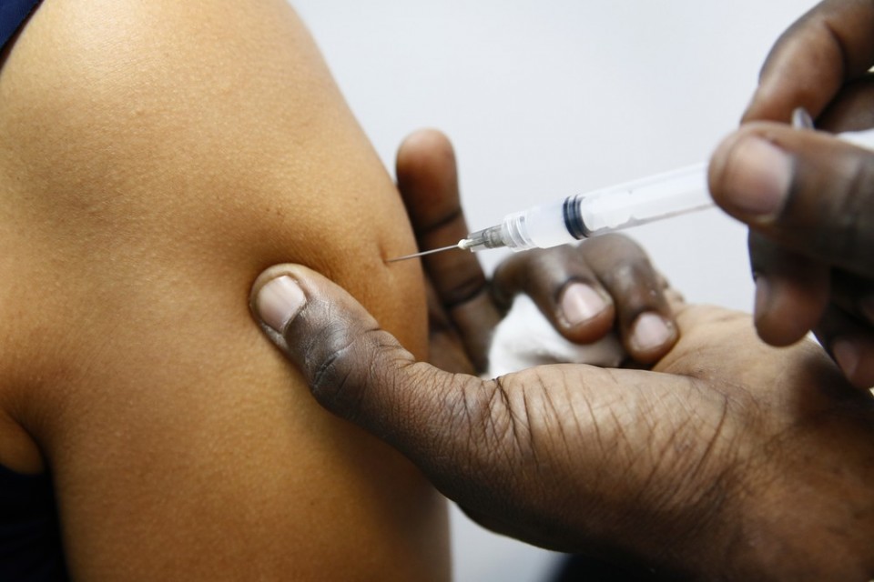 Campanha contra gripe começa e prefeituras colocam pontos extras de vacinação, no ES