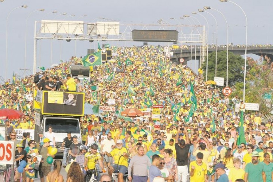 Aliados de Bolsonaro querem fechar 3ª Ponte no domingo