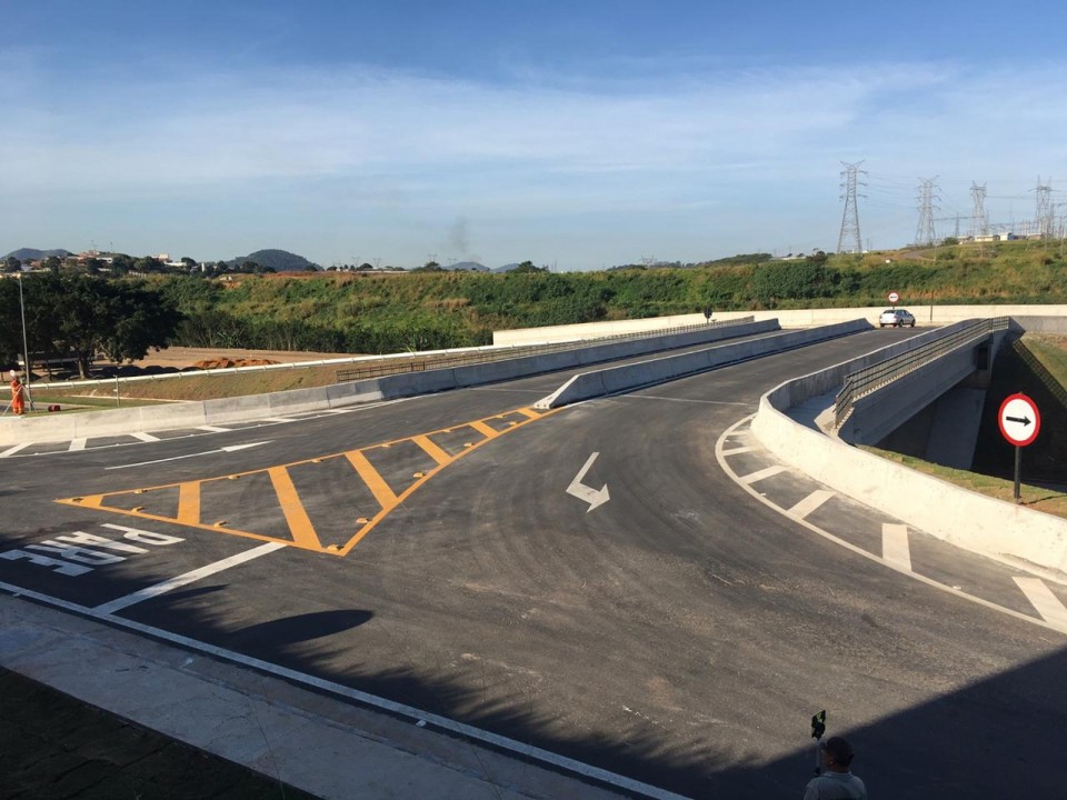 Novo viaduto da BR-101, em Viana, tem trânsito liberado