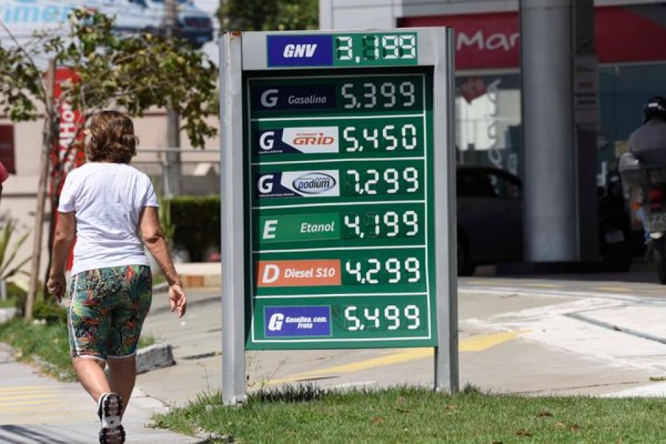 A Petrobras divulgou nesta manhã a adequação nos preços, afirmando que o custo dos produtos é baseado no mercado internacional