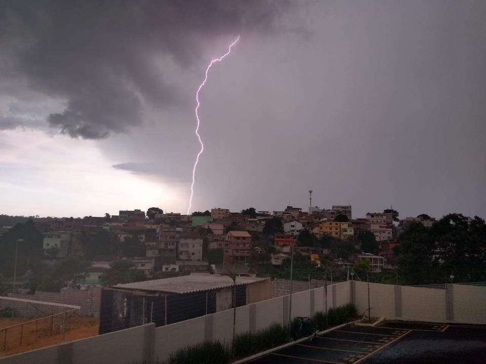 Aviso: chuva intensa, granizo, vendaval e tempestade de raios em mais de 30 municípios do ES