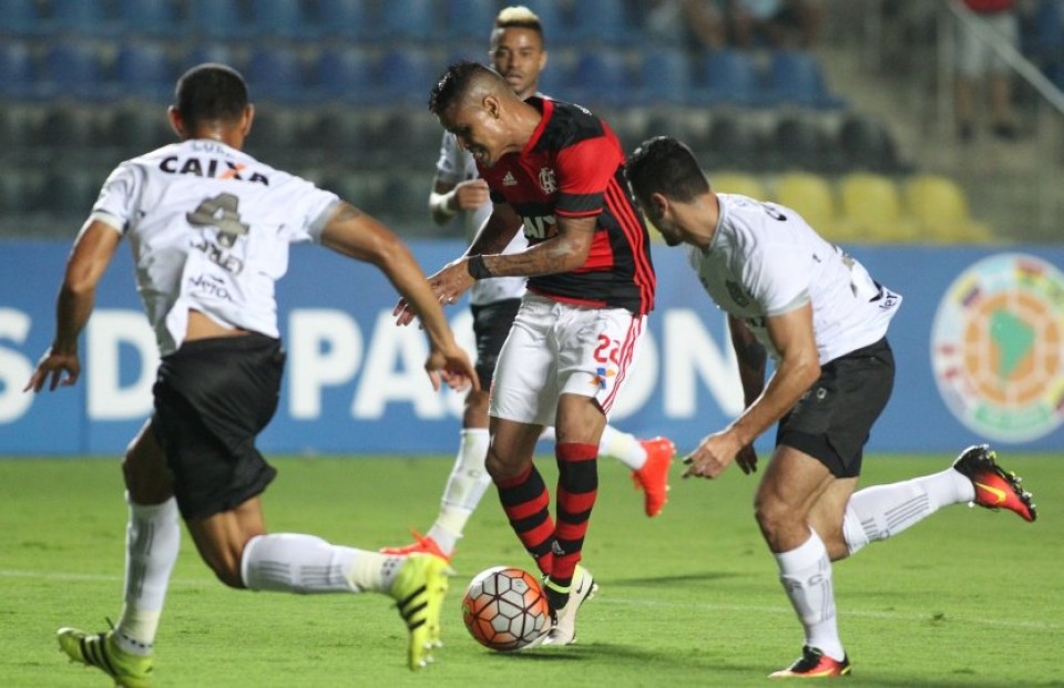 Flamengo reverte placar contra o Figueirense e avança na Sul-Americana